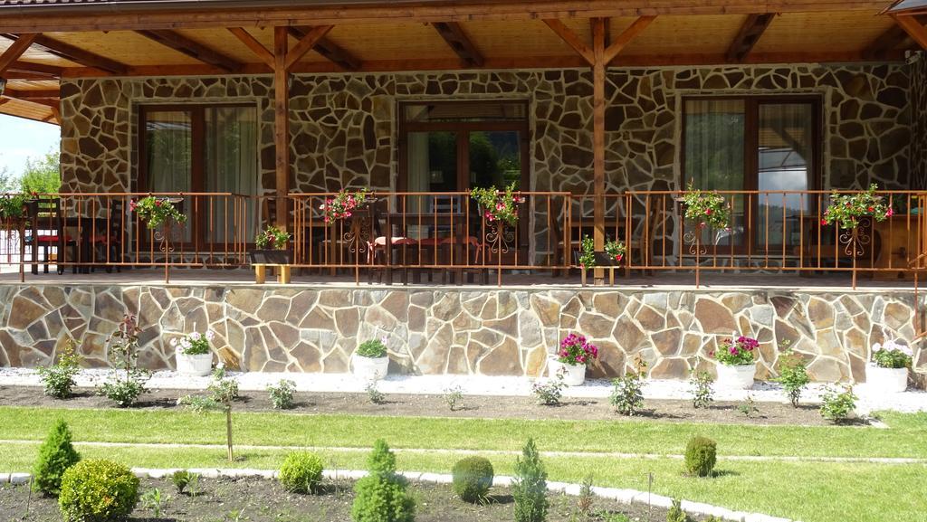 Pensiunea Casa Luanna Dragus Bagian luar foto